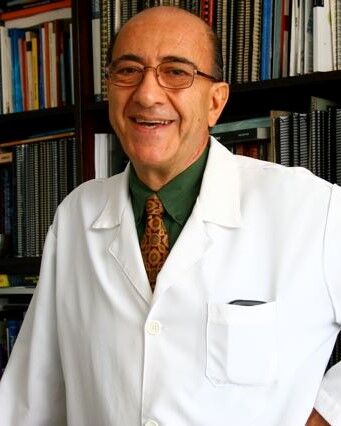 Médico Oftalmólogo Carlos Keii Keii Sii